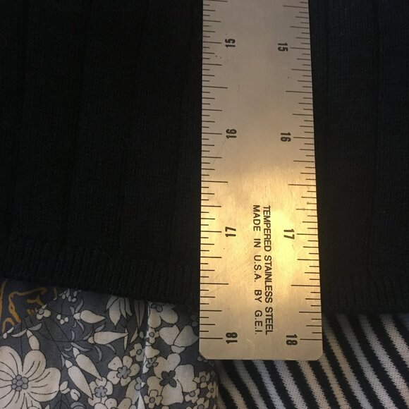 100% Merino wool navy blue Banana Republic half sleeve sweater (size small) - Picture 7 of 7